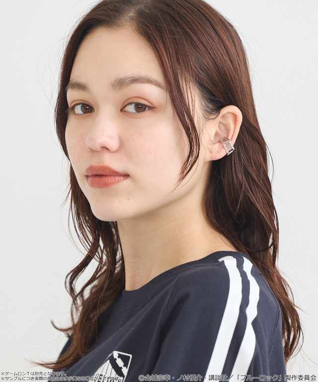 TVアニメ『ブルーロック』× earth music＆ecology Japan Label「マルチWAYイヤーカフネックレス」使用例