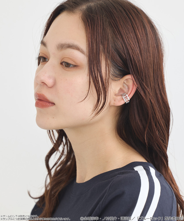 TVアニメ『ブルーロック』× earth music＆ecology Japan Label「マルチWAYイヤーカフネックレス」使用例