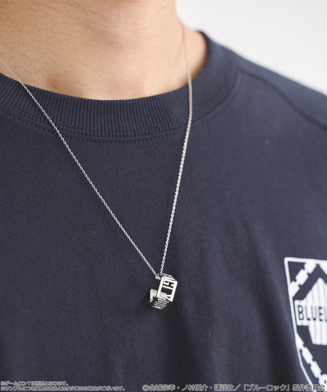TVアニメ『ブルーロック』× earth music＆ecology Japan Label「マルチWAYイヤーカフネックレス」使用例