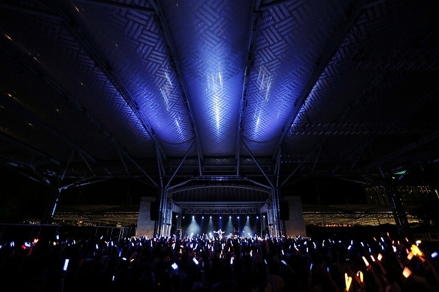 藍井エイルが初のシンガポール単独公演　野外会場に約800人のファンが集結