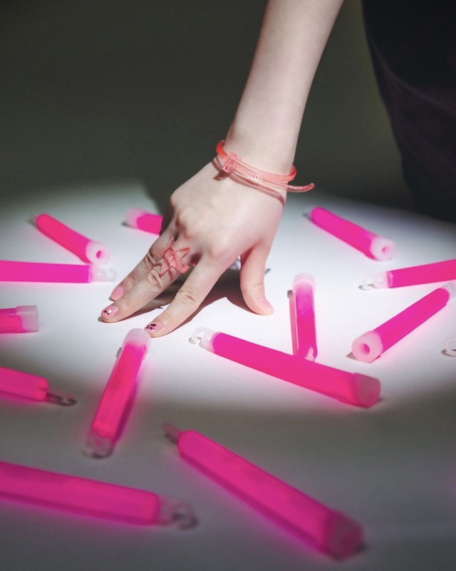 BOCCHI THE ROCK! × CONVERSE TOKYO【JISS】「結束バンド」STAR★ BANGLE　モデル：青山吉能（C）はまじあき／芳文社・アニプレックス