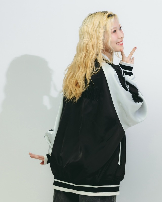 BOCCHI THE ROCK! × CONVERSE TOKYO【HUMAN ROBOT】「廣井きくり」OVERSIZE SOUVENIR JACKET　モデル：青山吉能（C）はまじあき／芳文社・アニプレックス