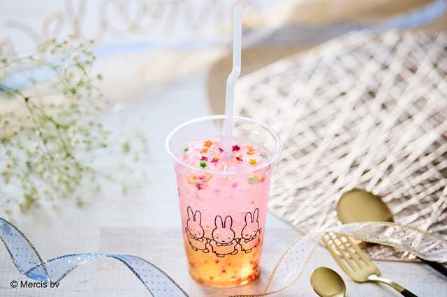 Everyday Celebration Kitchenの「ミッフィーのセレブレーションソーダ」（C）Mercis bv