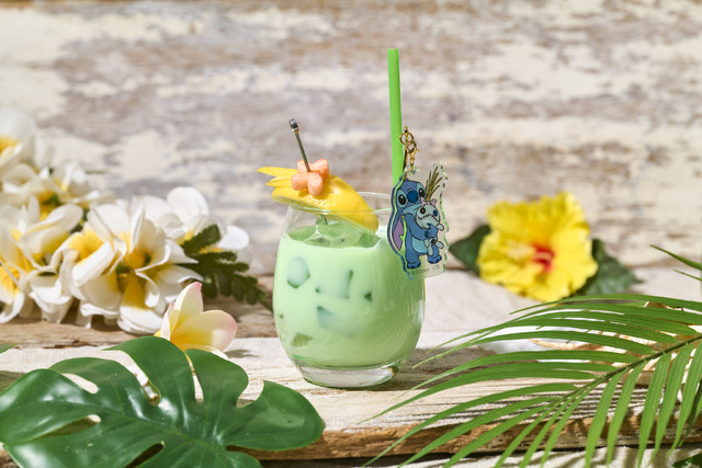 ルミネエスト新宿に「スティッチ」OH MY CAFEが期間限定オープン。「<リロ>クランベリー＆アップルジュース」（C）Disney