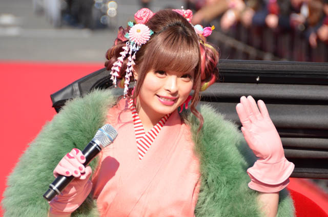 きゃりーぱみゅぱみゅが世界に向けて宣言「ユニバーサル・クールパジャン 2016」