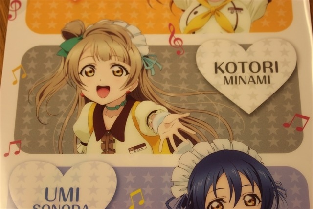 「ラブライブ！」が「ココス」とコラボ！一足先にクリアファイルをゲット、裏面に注目