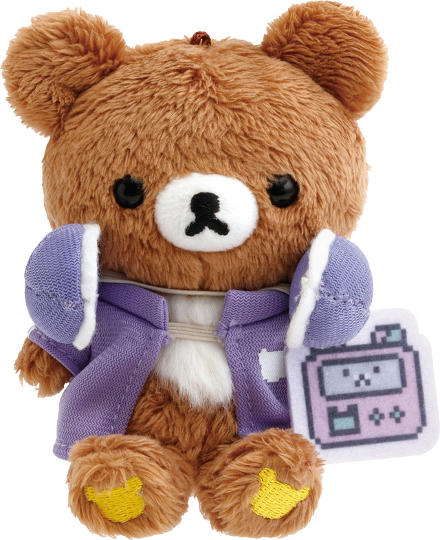 「ゲーミングリラックマ おきがえリラックマ（ゲーマー）」別売りのおでかけぬいぐるみキーホルダーを着せ替えられる（C）2025 SAN-X CO., LTD. ALL RIGHTS RESERVED.