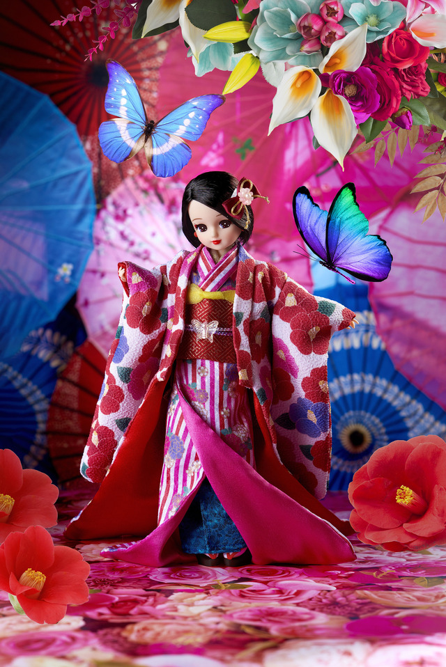 タカラトミーモール限定着物をまとった大人のリカちゃん「プレミアムリカ Kimono 和椿」（C）ＴＯＭＹ