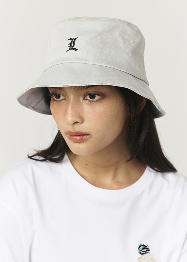 『DEATH NOTE』×グラニフ「L｜バケットハット」（C）大場つぐみ・小畑健／集英社