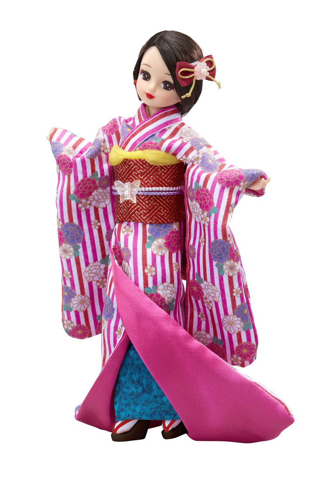 タカラトミーモール限定着物をまとった大人のリカちゃん「プレミアムリカ Kimono 和椿」（C）ＴＯＭＹ