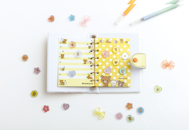 「ふにふにシールバインダー リラックマ」（C）2025 SAN-X CO., LTD. ALL RIGHTS RESERVED.
