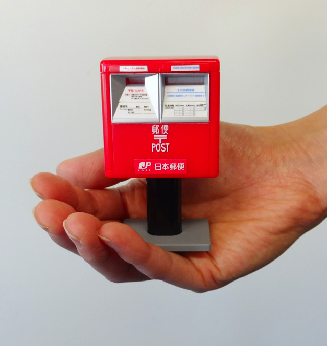 史上初・郵便局にカプセルトイ　「ゆうパックダンボー」も手のひらサイズで登場
