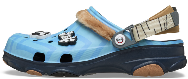 アニメ『鬼滅の刃』× Crocs「伊之助 オールテレイン クロッグ」（C）吾峠呼世晴/集英社・アニプレックス・ufotable