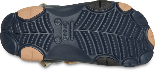 アニメ『鬼滅の刃』× Crocs「伊之助 オールテレイン クロッグ」（C）吾峠呼世晴/集英社・アニプレックス・ufotable