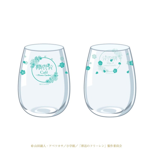 「葬送のフリーレンカフェ ～Flower Garden～」オーロラグラス（C）山田鐘人・アベツカサ/小学館/「葬送のフリーレン」製作委員会