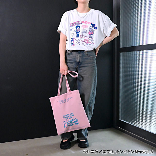 TVアニメ『ダンダダン』「ビッグ T シャツ（モモ ・ オカルン ・ ターボババア【招き猫】）」（C）龍幸伸／集英社・ダンダダン製作委員会