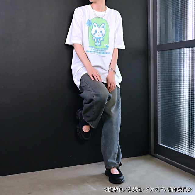TVアニメ『ダンダダン』「ビッグ T シャツ（ターボババア【招き猫】）」（C）龍幸伸／集英社・ダンダダン製作委員会
