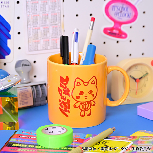 TVアニメ『ダンダダン』「たっぷりマグカップ（ターボババア【招き猫】）」（C）龍幸伸／集英社・ダンダダン製作委員会