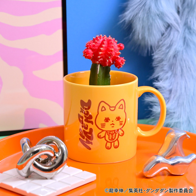 TVアニメ『ダンダダン』「たっぷりマグカップ（ターボババア【招き猫】）」（C）龍幸伸／集英社・ダンダダン製作委員会