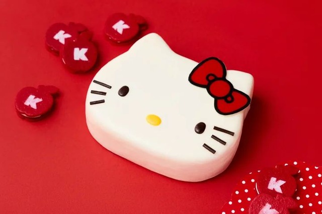 HELLO KITTYの“はい、チーズ！”ケーキ