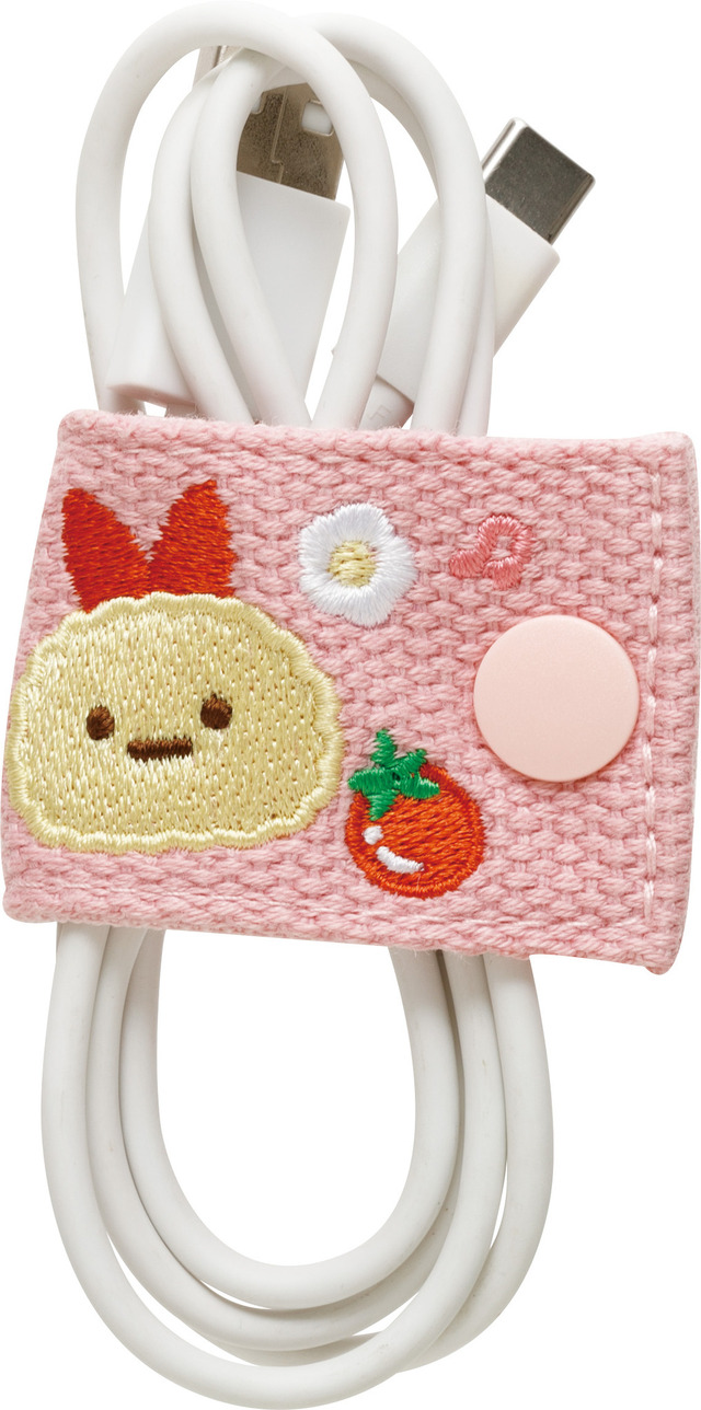 「えびふらいのしっぽ　コードホルダー」使用例（C）2025 SAN-X CO., LTD. ALL RIGHTS RESERVED.