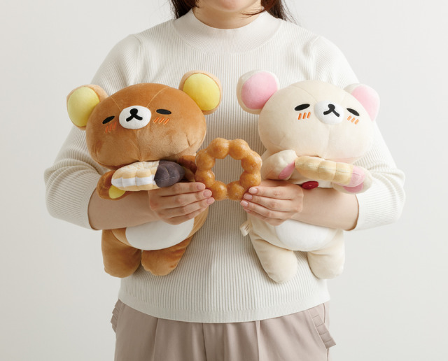 リラックマ×ミスタードーナツ「ドーナツまくまくクッション」（C）MISDO 25（C）SAN-X