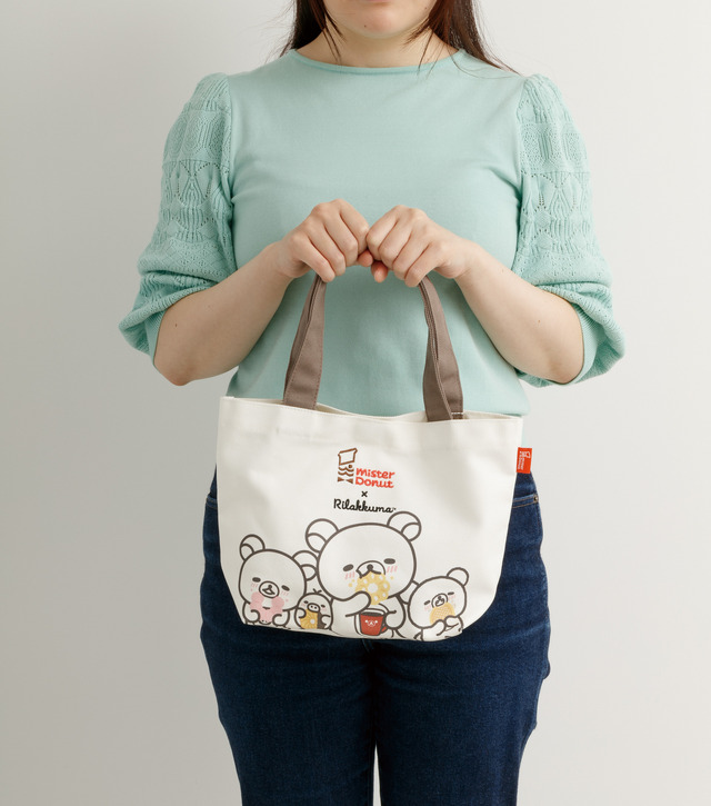 リラックマ×ミスタードーナツ「ミニトートバッグ」使用例（C）MISDO 25（C）SAN-X