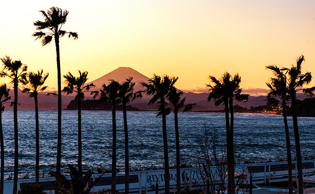 日常を忘れさせるマジックアワーを客室から眺める贅沢