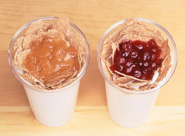 1990年発売「玄米フレークシェイク（メロン・木いちご）」