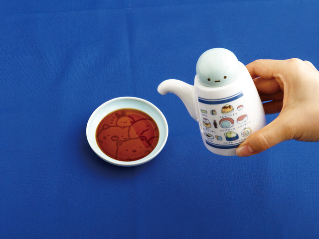 「すみっコすし しょうゆさし」使用イメージ（C）2025 SAN-X CO., LTD. ALL RIGHTS RESERVED.