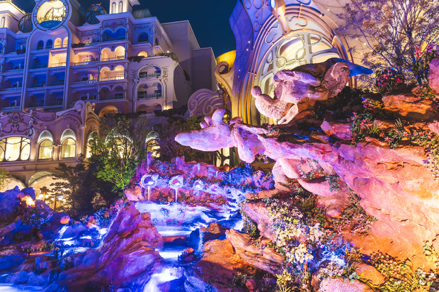 終演する「ビッグバンドビート」のイベントも開催中！暑さやわらぐレイトサマーの東京ディズニーシーを満喫