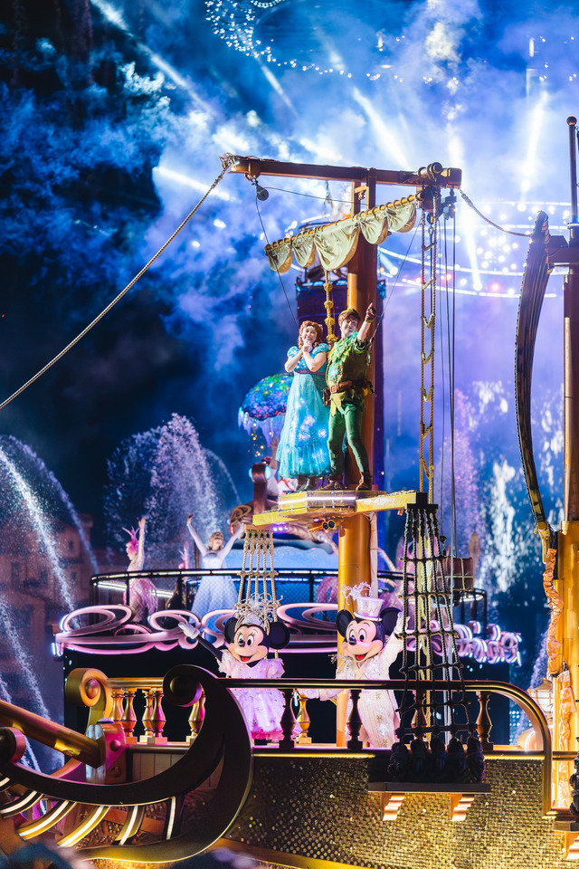 終演する「ビッグバンドビート」のイベントも開催中！暑さやわらぐレイトサマーの東京ディズニーシーを満喫