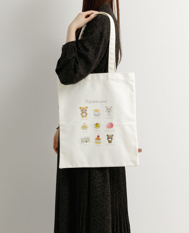 サンエックス「ぬいフォトシリーズ トートバッグ」使用イメージ（C）2025 SAN-X CO., LTD. ALL RIGHTS RESERVED.