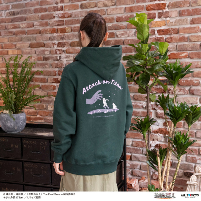 TVアニメ『進撃の巨人』×AIR TWOKYO「シーンイラストパーカー 3（そんなもん 何度でも巻いてやる）」（C）諫山創・講談社／「進撃の巨人」The Final Season製作委員会