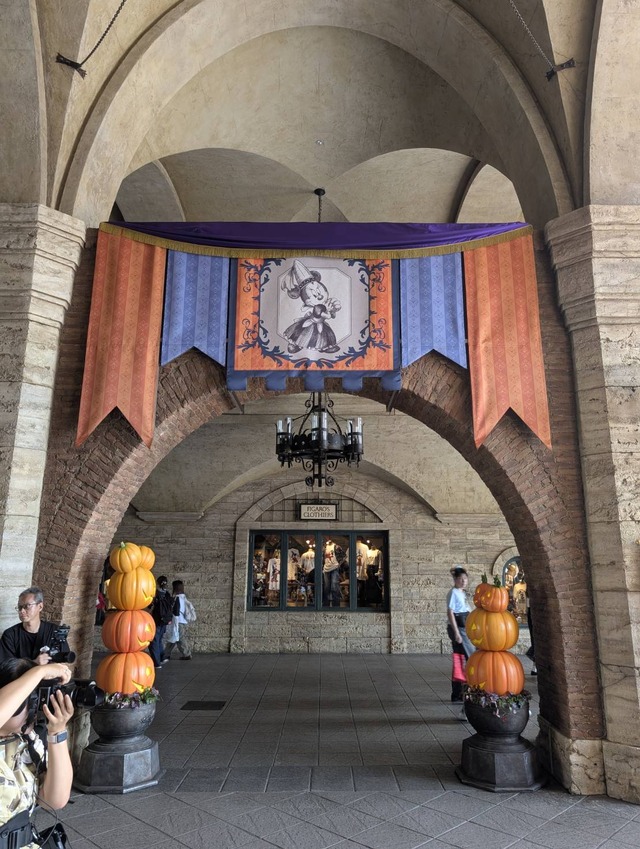 ミゲルも登場！東京ディズニーシー、ディズニー＆ピクサー映画『リメンバー・ミー』の世界がテーマの「ラソス・デ・ラ・ファミリア」初開催！