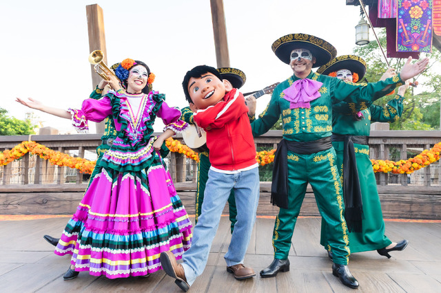 ミゲルも登場！東京ディズニーシー、ディズニー＆ピクサー映画『リメンバー・ミー』の世界がテーマの「ラソス・デ・ラ・ファミリア」初開催！