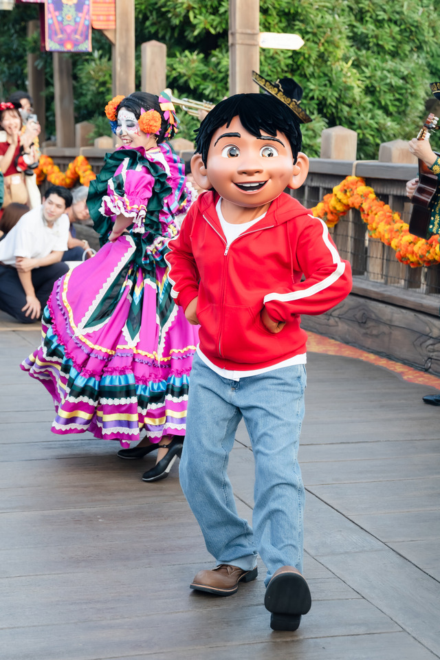 ミゲルも登場！東京ディズニーシー、ディズニー＆ピクサー映画『リメンバー・ミー』の世界がテーマの「ラソス・デ・ラ・ファミリア」初開催！