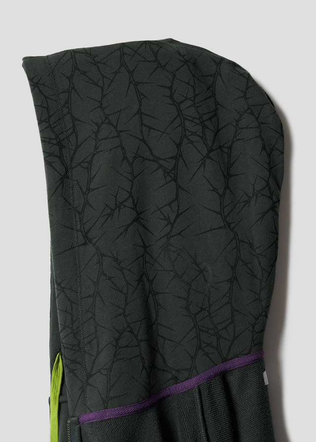 ディズニーヴィランズ×グラニフ「マレフィセント｜裏毛ビッグシルエットジップパーカー」（C）Disney