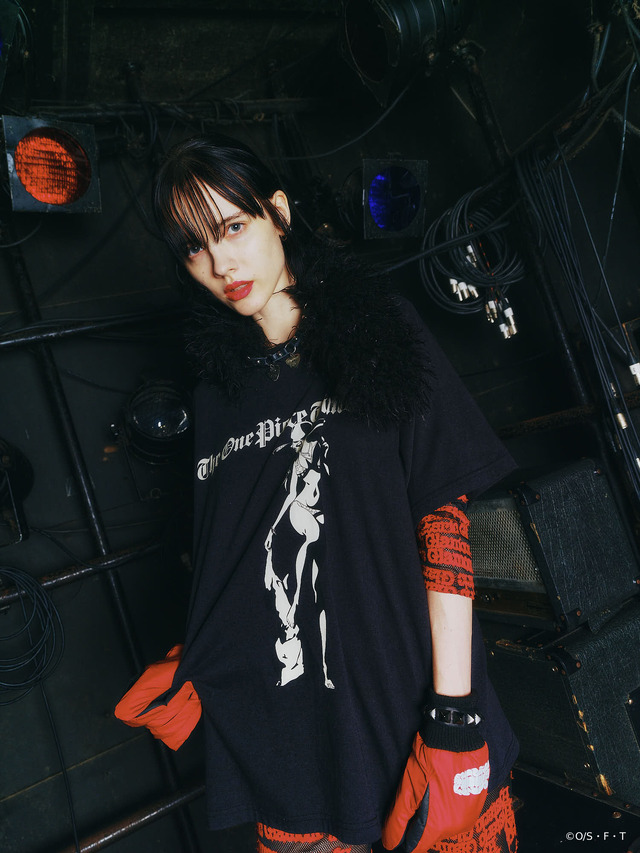 ONE PIECE×HYSTERIC GLAMOUR「NICO ROBIN TIMES Tシャツ」着用イメージ（C）O/S・F・T