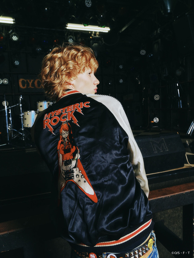 ONE PIECE×HYSTERIC GLAMOUR「NAMI FLYING V刺繍スカジャン」着用イメージ（C）O/S・F・T
