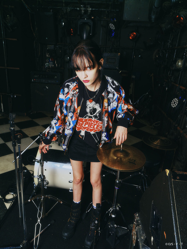 ONE PIECE×HYSTERIC GLAMOUR「NAMI ＆ BOA.HANCOCK TWIN GUITAR柄オープンカラーシャツ」着用イメージ（C）O/S・F・T