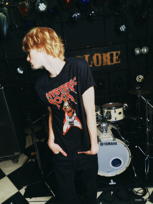 ONE PIECE×HYSTERIC GLAMOUR「NAMI FLYING V Tシャツ」着用イメージ（C）O/S・F・T