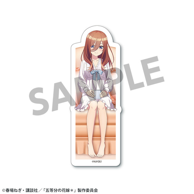 TVスペシャルアニメ『五等分の花嫁＊』描き下ろしダイカットステッカー 中野三玖 ナイトウェアver.（C）春場ねぎ・講談社／「五等分の花嫁＊」製作委員会
