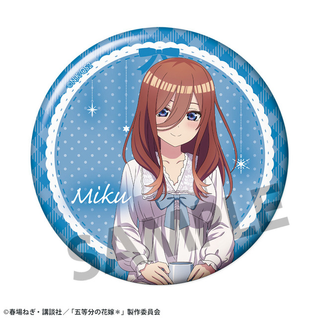 TVスペシャルアニメ『五等分の花嫁＊』描き下ろしトレーディング缶バッジ  中野三玖B ナイトウェアver.（C）春場ねぎ・講談社／「五等分の花嫁＊」製作委員会