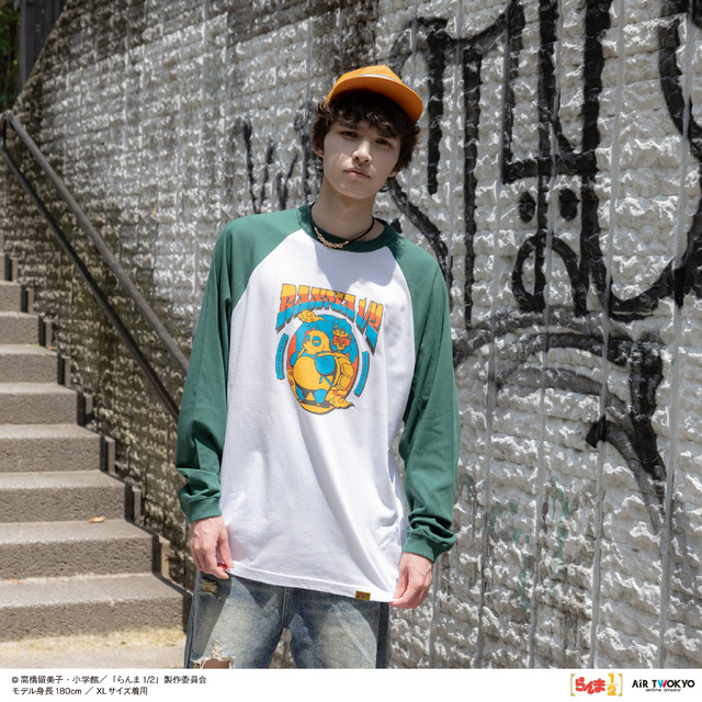 AIR TWOKYO『らんま1/2』第2弾[ポップイラストラグランスリーブTシャツ3（早乙女乱馬＆玄馬［パンダ］）」着用イメージ（C）高橋留美子・小学館／「らんま1/2」製作委員会