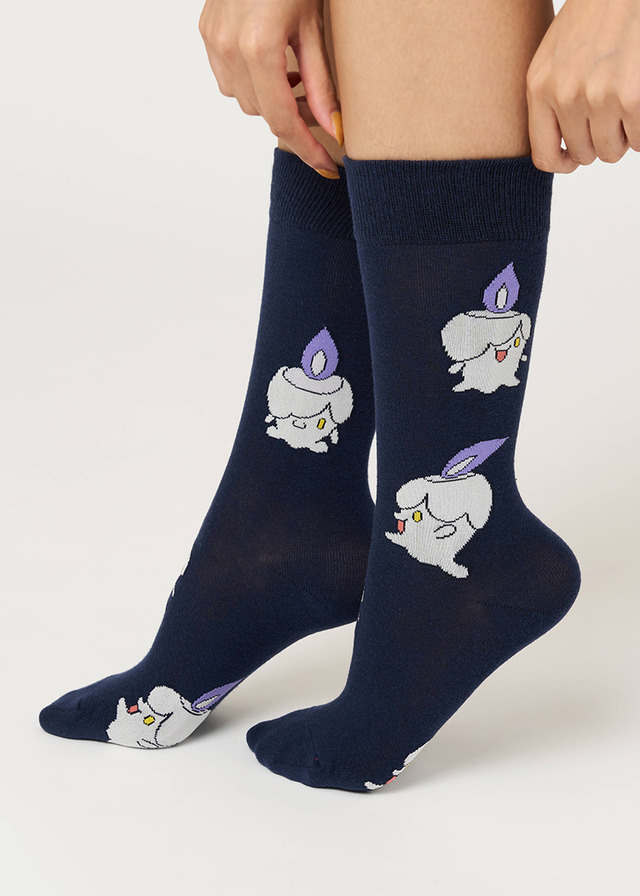 ポケットモンスター×グラニフ「ヒトモシ｜ロングソックス」着用イメージ（C）Nintendo・Creatures・GAME FREAK・TV Tokyo・ShoPro・JR Kikaku （C）Pokemon