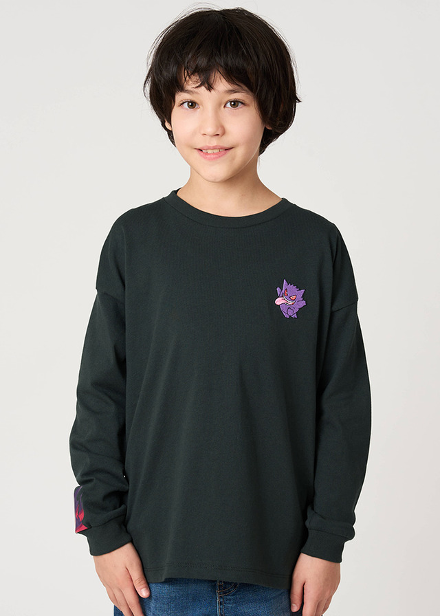 ポケットモンスター×グラニフ「ゴース＆ゴースト＆ゲンガー｜キッズビッグシルエット長袖Tシャツ」着用イメージ（C）Nintendo・Creatures・GAME FREAK・TV Tokyo・ShoPro・JR Kikaku （C）Pokemonゴース＆ゴースト＆ゲンガー｜キッズビッグシルエット長袖Tシャツ」