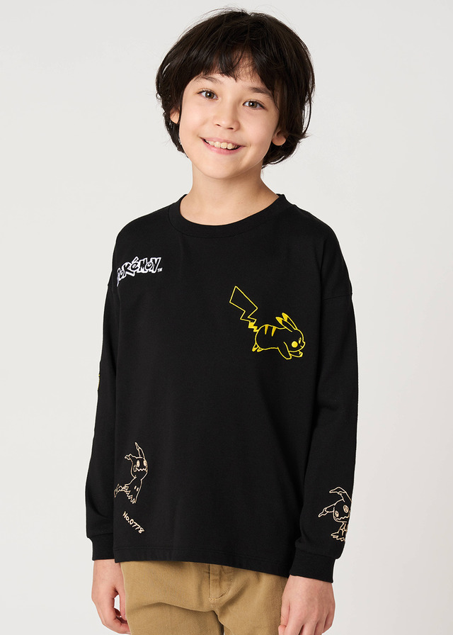 ポケットモンスター×グラニフ「ピカチュウ＆ミミッキュ｜キッズビッグシルエット長袖Tシャツ」着用イメージ（C）Nintendo・Creatures・GAME FREAK・TV Tokyo・ShoPro・JR Kikaku （C）Pokemon