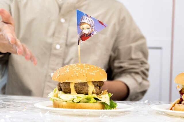 やりたい放題ドット絵ARPG『ガデテル』VS極悪編集部の仁義なきコラボバトル、勃発。“ぶっちゃけどこまでやれんのか”検証に、ライター&日本運営担当が全力でチャレンジ