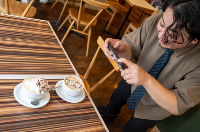 やりたい放題ドット絵ARPG『ガデテル』VS極悪編集部の仁義なきコラボバトル、勃発。“ぶっちゃけどこまでやれんのか”検証に、ライター&日本運営担当が全力でチャレンジ